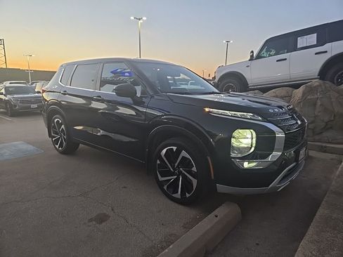 Used 2024 Mitsubishi Outlander SE image 2