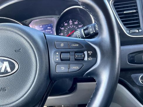 Used 2017 Kia Sedona LX w/ LX Essentials Premium Package FWD image 24