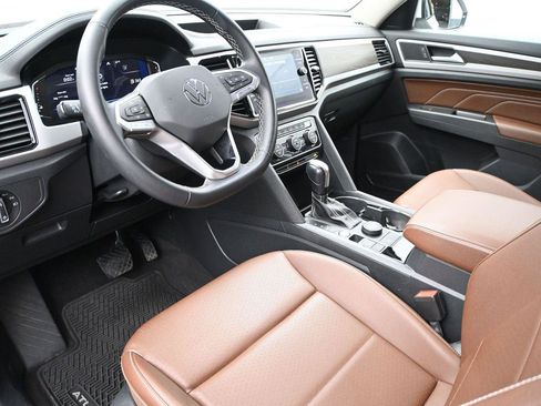Used 2023 Volkswagen Atlas SE AWD/4WD image 2