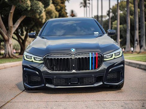 Used 2021 BMW M760i xDrive AWD/4WD image 3