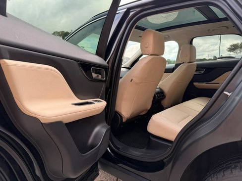 Used 2019 Jaguar F-PACE Premium AWD/4WD image 18