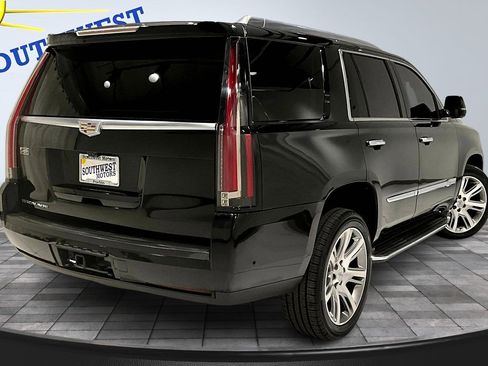 Used 2018 Cadillac Escalade Luxury image 6