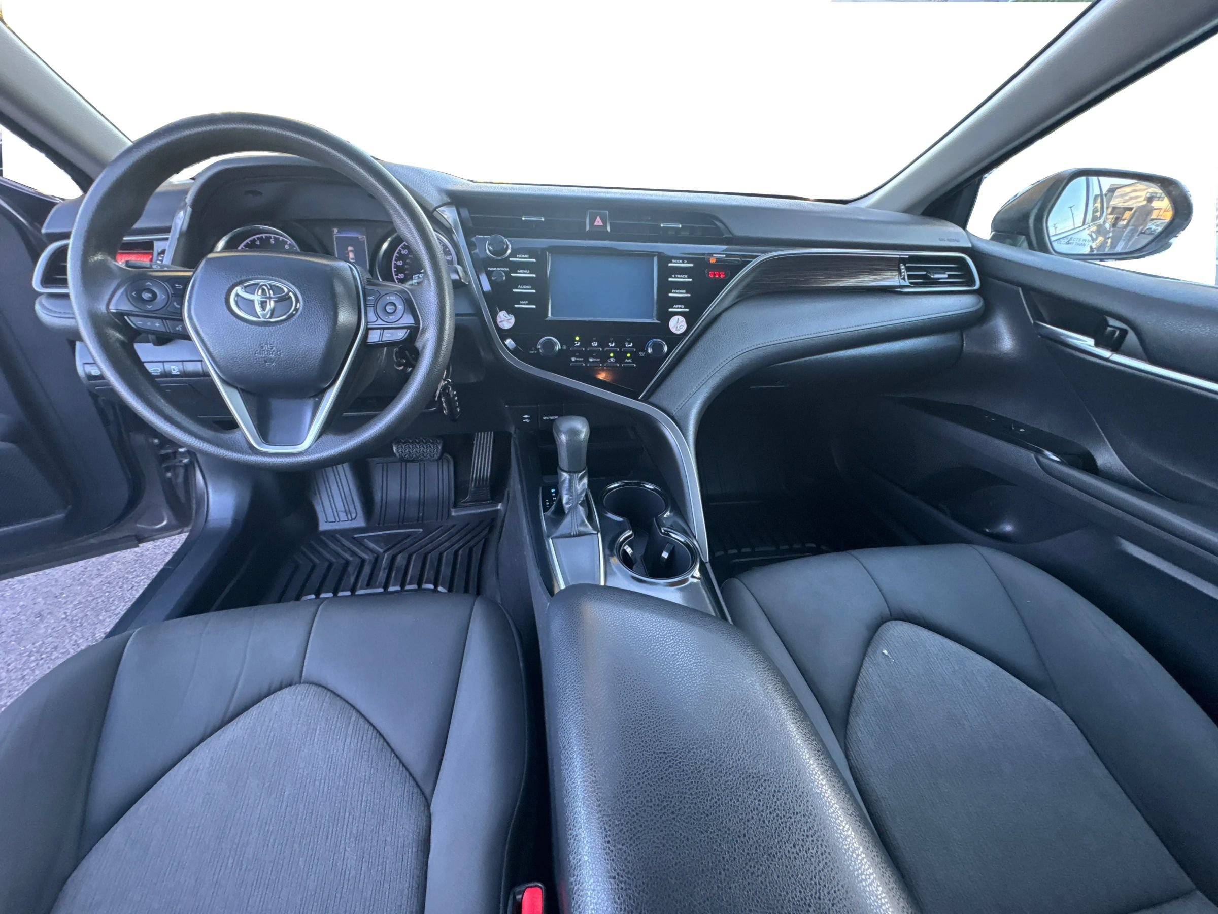 Used 2019 Toyota Camry LE FWD image 21