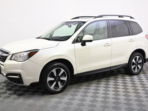 Used 2018 Subaru Forester 2.5i Premium AWD/4WD image 2
