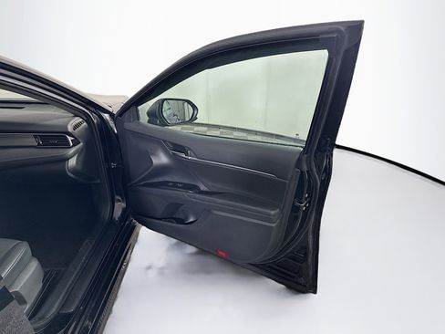 Used 2020 Toyota Camry SE image 29