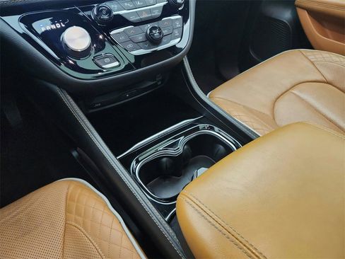 Used 2022 Chrysler Pacifica Pinnacle image 16