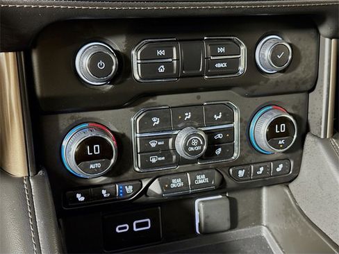 Certified 2024 Chevrolet Tahoe High Country w/ Advanced Technology Package image 14