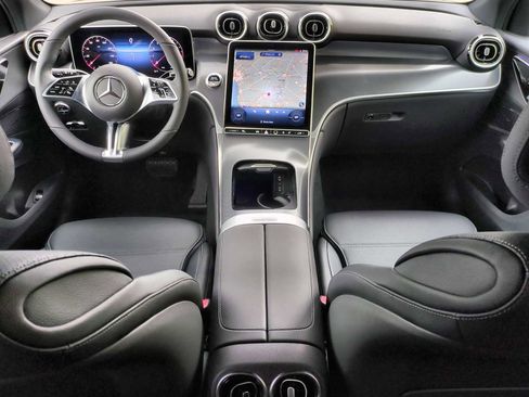 Used 2025 Mercedes-Benz GLC 300 4MATIC image 16
