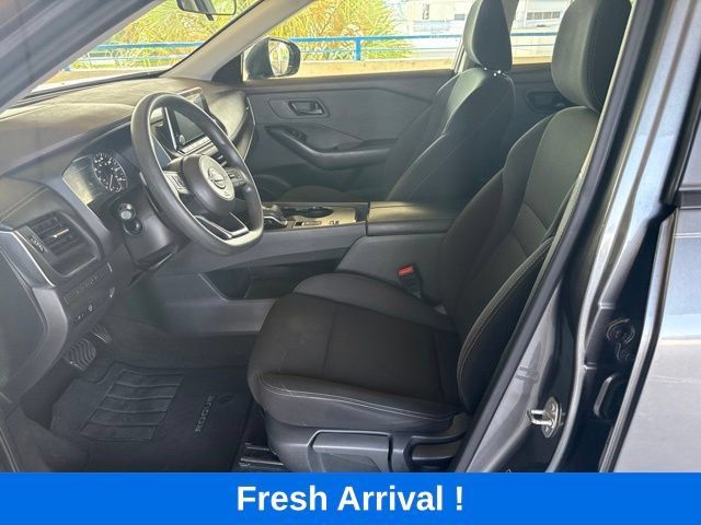 Used 2023 Nissan Rogue S FWD image 2