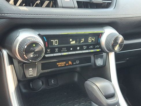 Used 2022 Toyota RAV4 XLE AWD/4WD image 20
