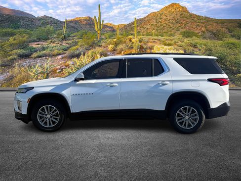 Used 2023 Chevrolet Traverse LT image 8