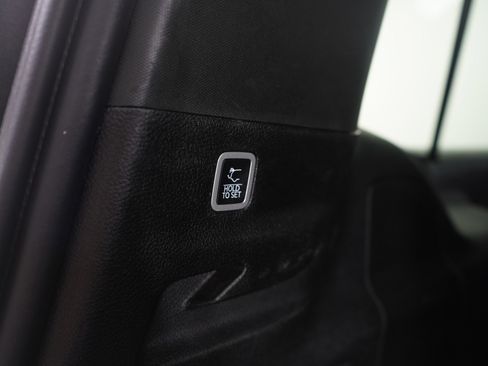 Used 2023 Jeep Wagoneer L Series II w/ Premium Group I image 19