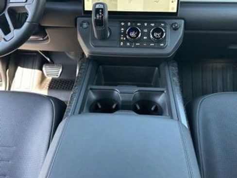 Used 2026 Land Rover Defender 110 image 22
