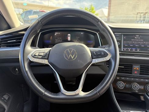 Used 2024 Volkswagen Jetta SE FWD image 18