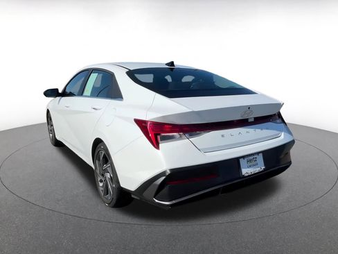 Used 2025 Hyundai Elantra SEL image 11