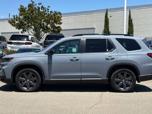Certified 2025 Honda Pilot Sport image 7