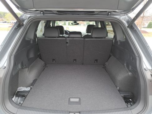 Certified 2024 Volkswagen Tiguan SEL R-Line image 12