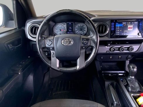 Used 2017 Toyota Tacoma TRD Sport w/ Tow Package RWD image 6