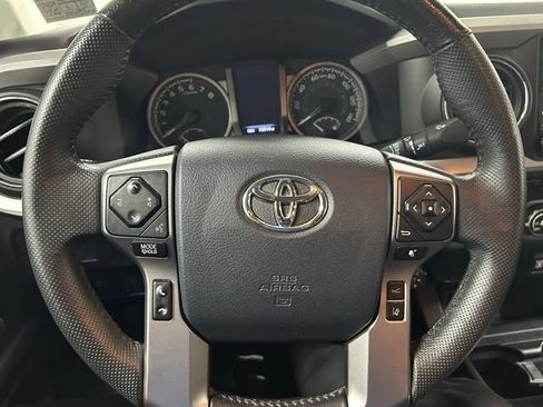 Used 2020 Toyota Tacoma SR5 AWD/4WD image 17
