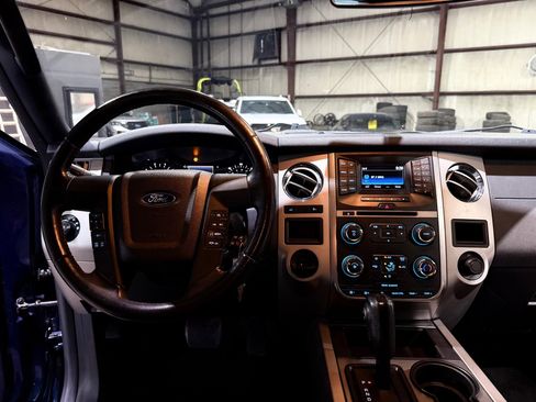Used 2015 Ford Expedition XLT w/ Equipment Group 201A RWD image 29