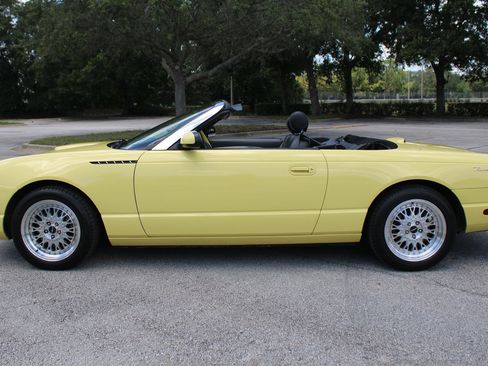 Used 2002 Ford Thunderbird RWD image 9