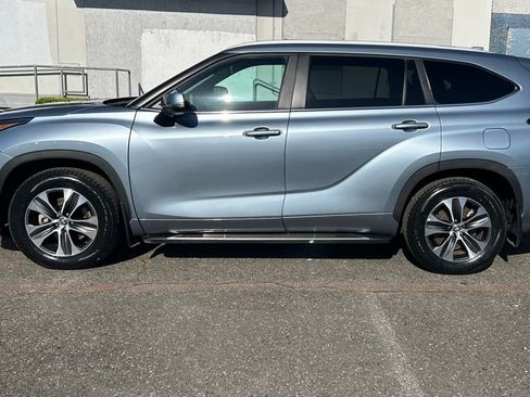 Certified 2024 Toyota Highlander XLE AWD/4WD image 8