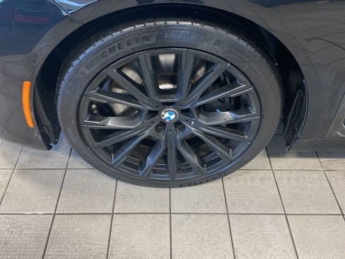 Used 2022 BMW 750i xDrive w/ Executive Package image 2