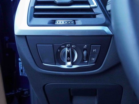 Certified 2025 BMW X4 xDrive30i image 16