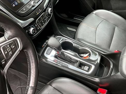 Used 2022 Chevrolet Equinox Premier AWD/4WD image 18