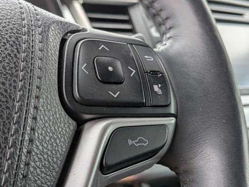 Used 2015 Toyota Highlander Limited Platinum image 12