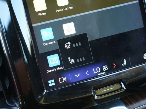 Used 2022 Volvo XC60 B5 Momentum image 32