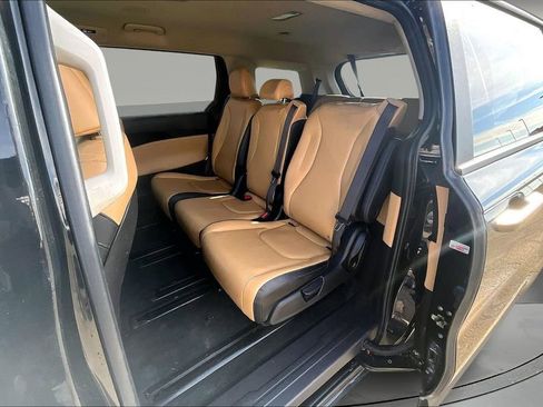 Used 2022 Kia Carnival EX image 20