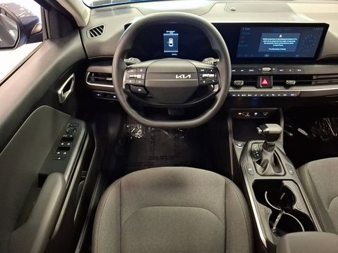 Used 2025 Kia K4 LXS image 10
