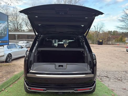 Used 2024 Land Rover Range Rover SE image 11