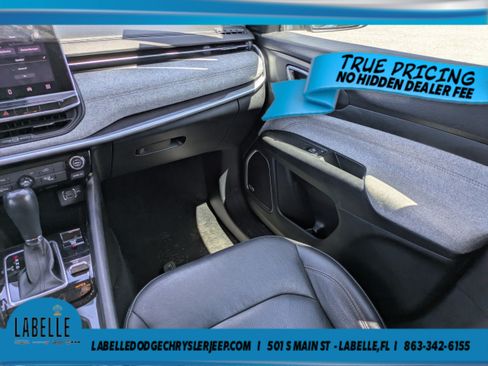 Used 2022 Jeep Compass Latitude w/ Sun and Sound Group AWD/4WD image 16