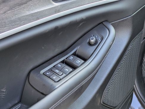 New 2025 Jeep Grand Cherokee Limited image 12