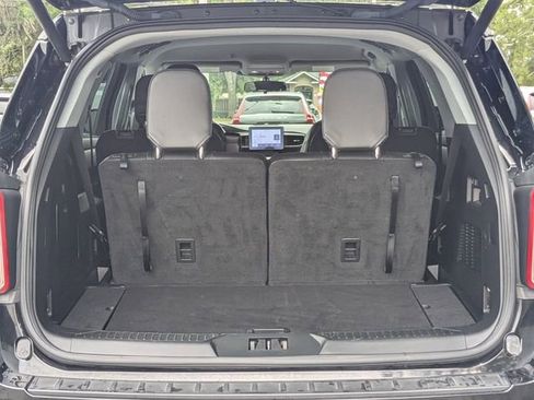 Used 2022 Ford Explorer XLT w/ Equipment Group 202A image 17