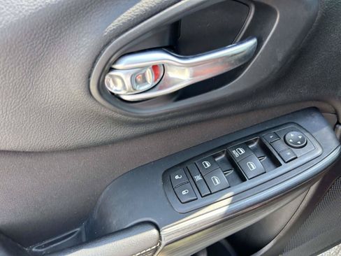 Used 2017 Jeep Cherokee Sport FWD image 11