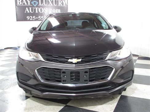 Used 2017 Chevrolet Cruze LT w/ Convenience Package image 3