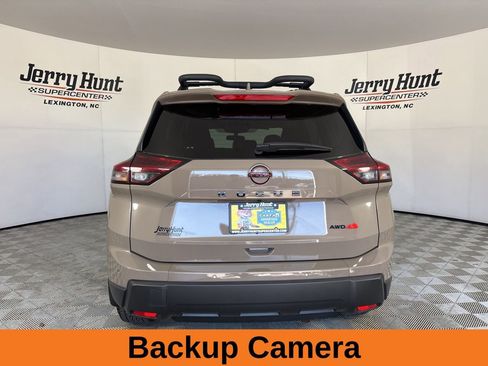 Used 2025 Nissan Rogue SV image 6