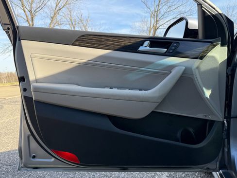 Used 2016 Hyundai Sonata Limited w/ Option Group 02 image 12