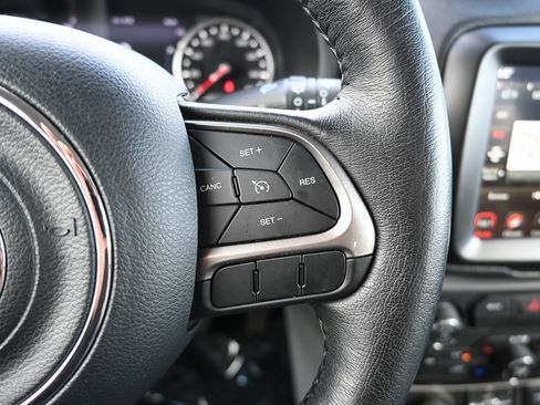 Used 2022 Jeep Renegade Latitude w/ Convenience Group image 16