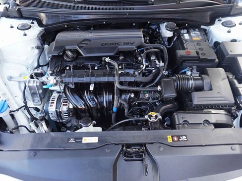 Used 2025 Hyundai Elantra SE image 21