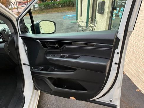 Used 2023 Honda Odyssey Elite image 18