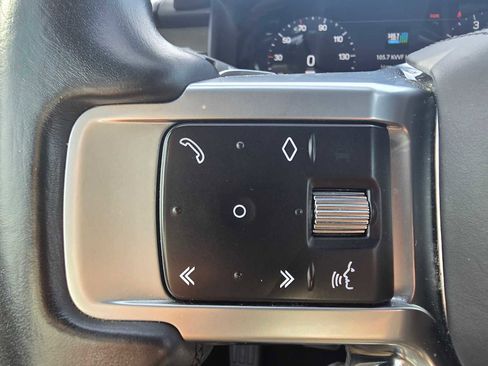 Used 2023 Land Rover Discovery Metropolitan Edition image 33