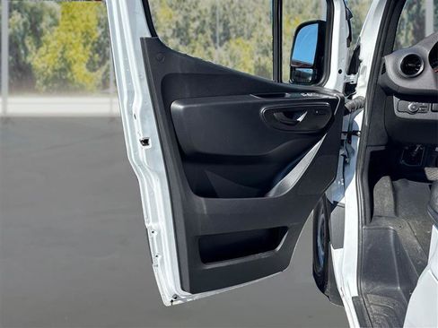 Used 2025 Mercedes-Benz Sprinter 2500 image 19