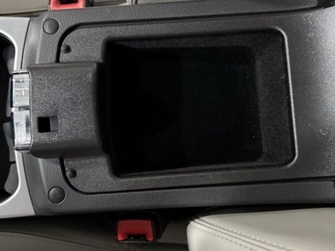 Used 2016 Cadillac SRX Luxury image 24