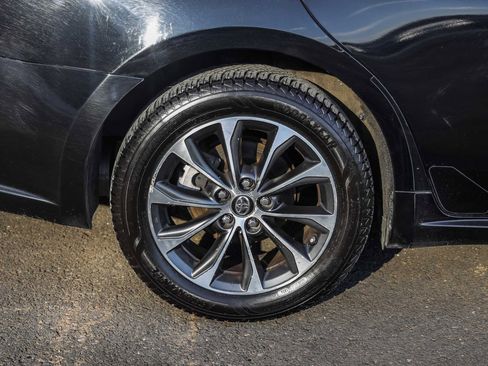 Used 2016 Toyota Avalon XLE image 6