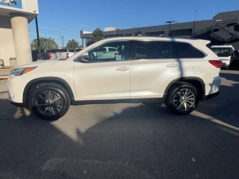 Used 2019 Toyota Highlander XLE image 5