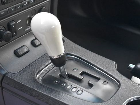 Used 2003 Ford Thunderbird image 22